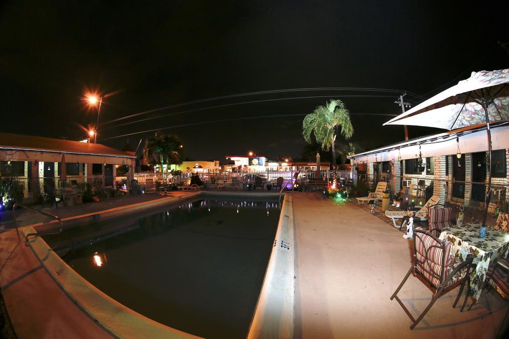 Adobe Hacienda Motel Hollywood Eksteriør billede