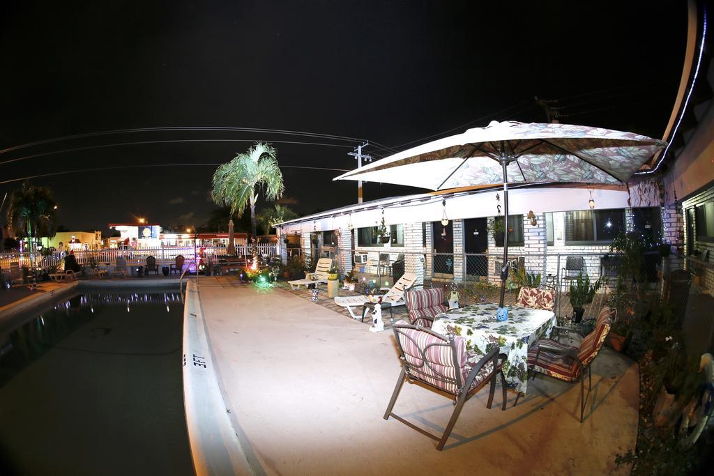 Adobe Hacienda Motel Hollywood Eksteriør billede